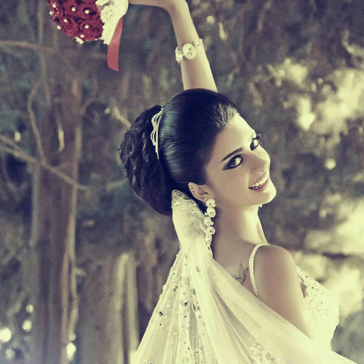 مشغل روزاليندا لبدلات العرائس