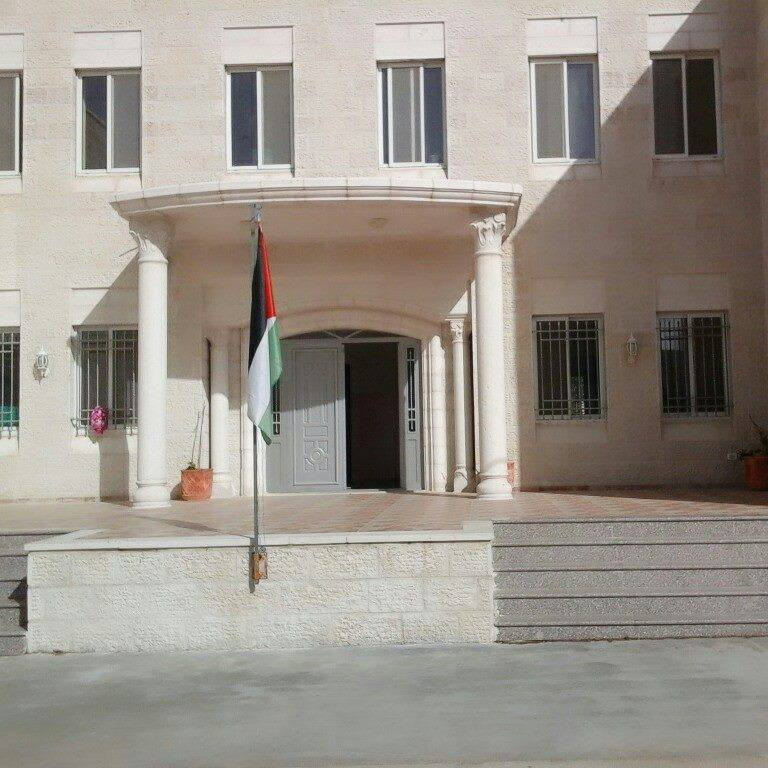 مدرسة بنات المزرعة الشرقية الاساسية