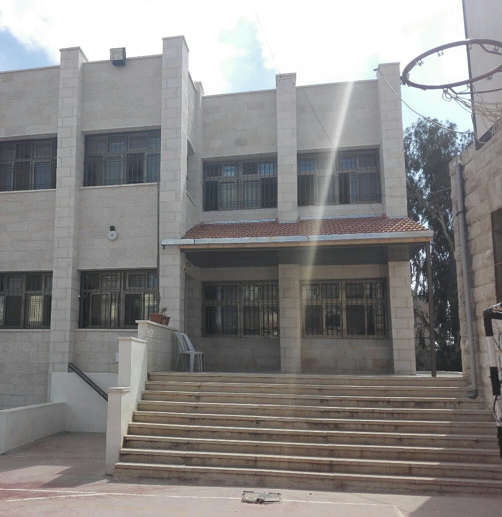 مدرسة بنات طلوزة الثانوية