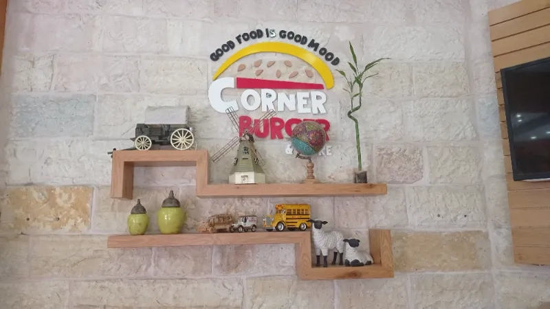 CORNER BURGER