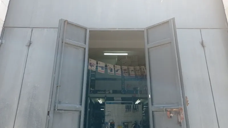 العهد للوازم النجارين والحدادين