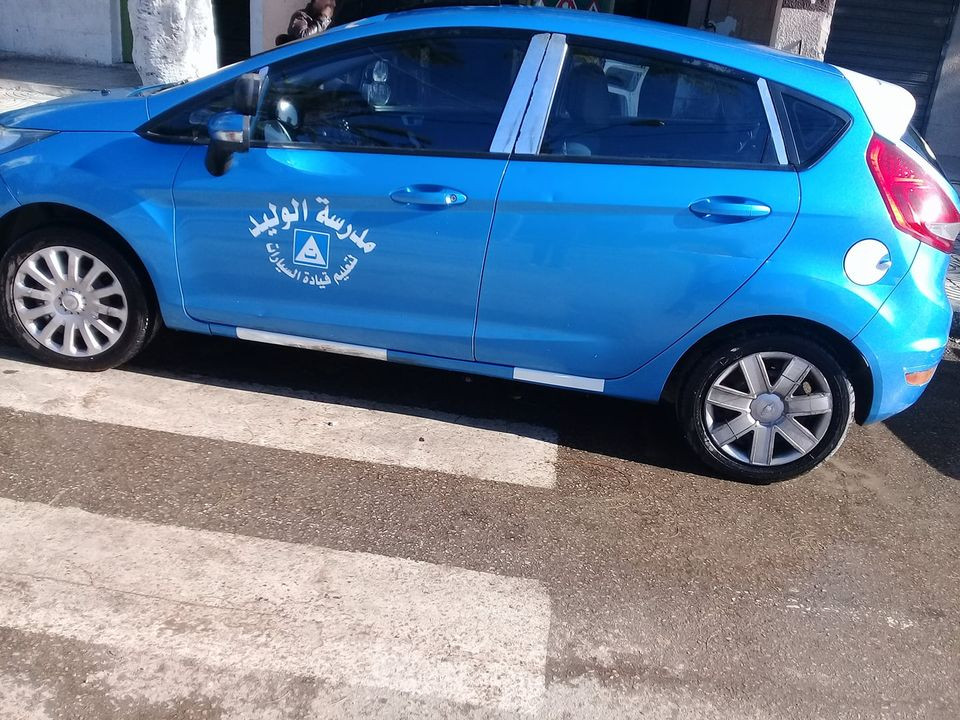 مدرسة الوليد لتعليم السياقة