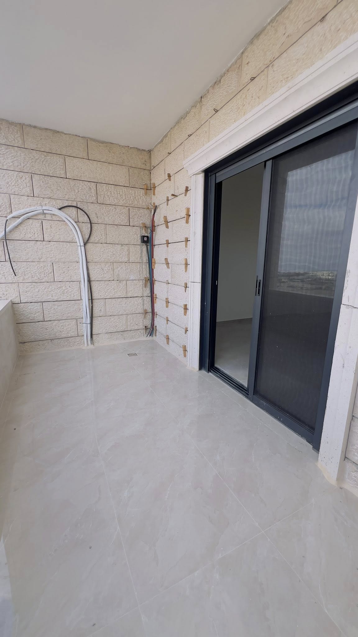 شقق غير مفروشة للبيع