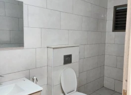 شقة أرضية غير مفروشة للبيع