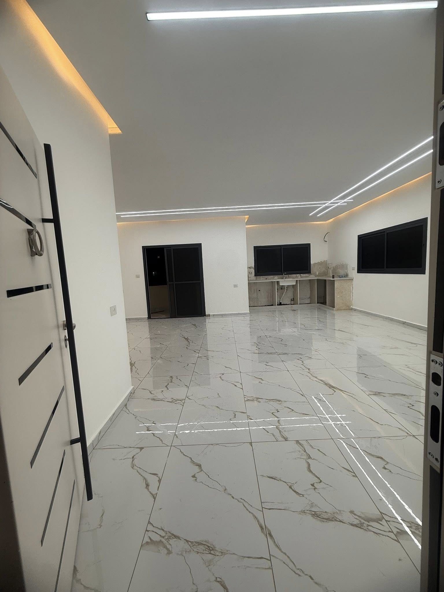 شقه غير مفروشة للبيع