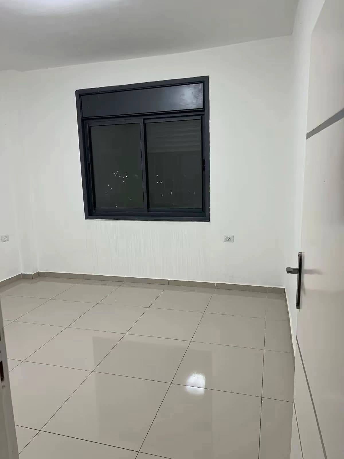 رووف غير مفروش للبيع