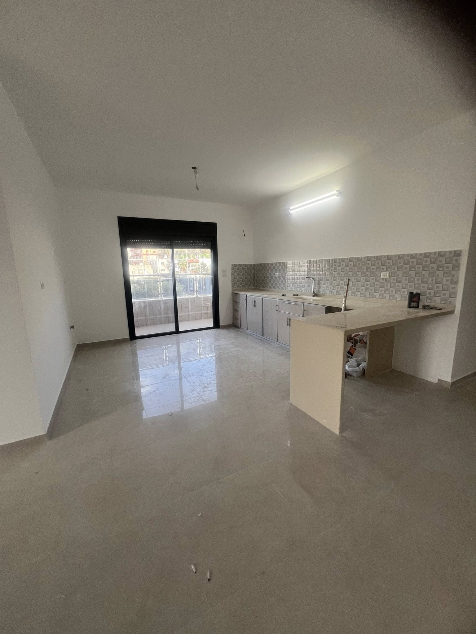 شقه غير مفروشة للايجار