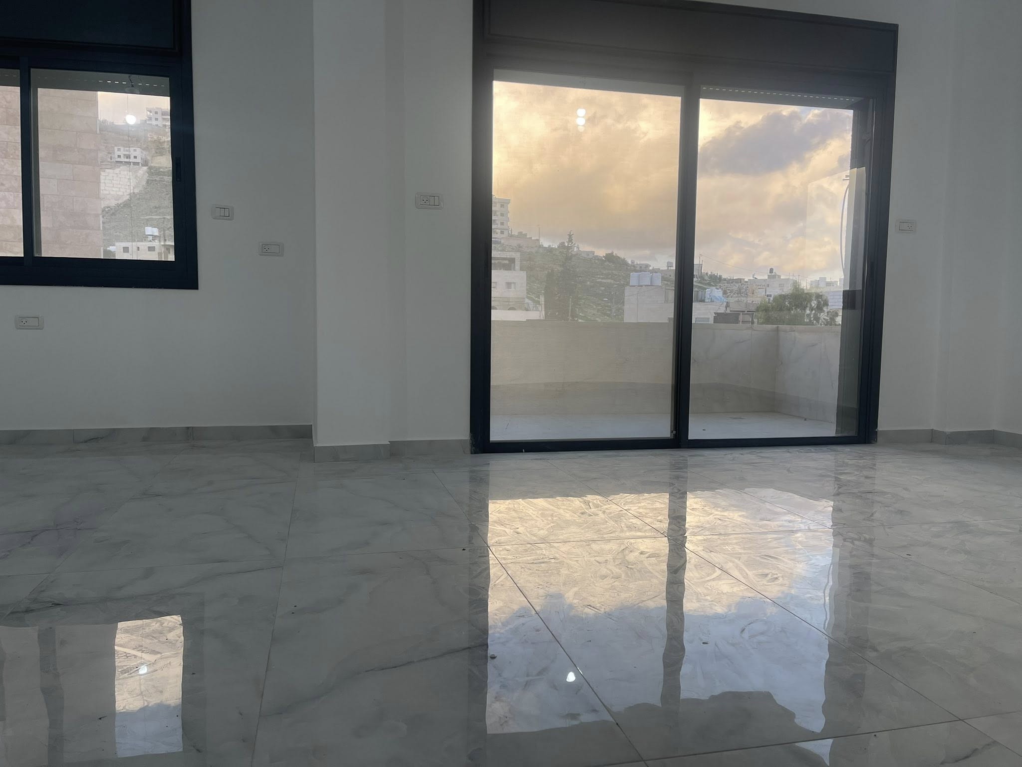 شقه غير مفروشة للبيع