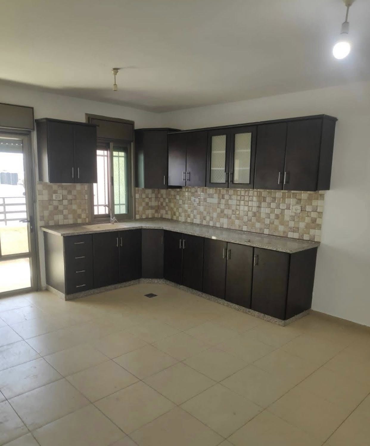 شقه غير مفروشة للايجار