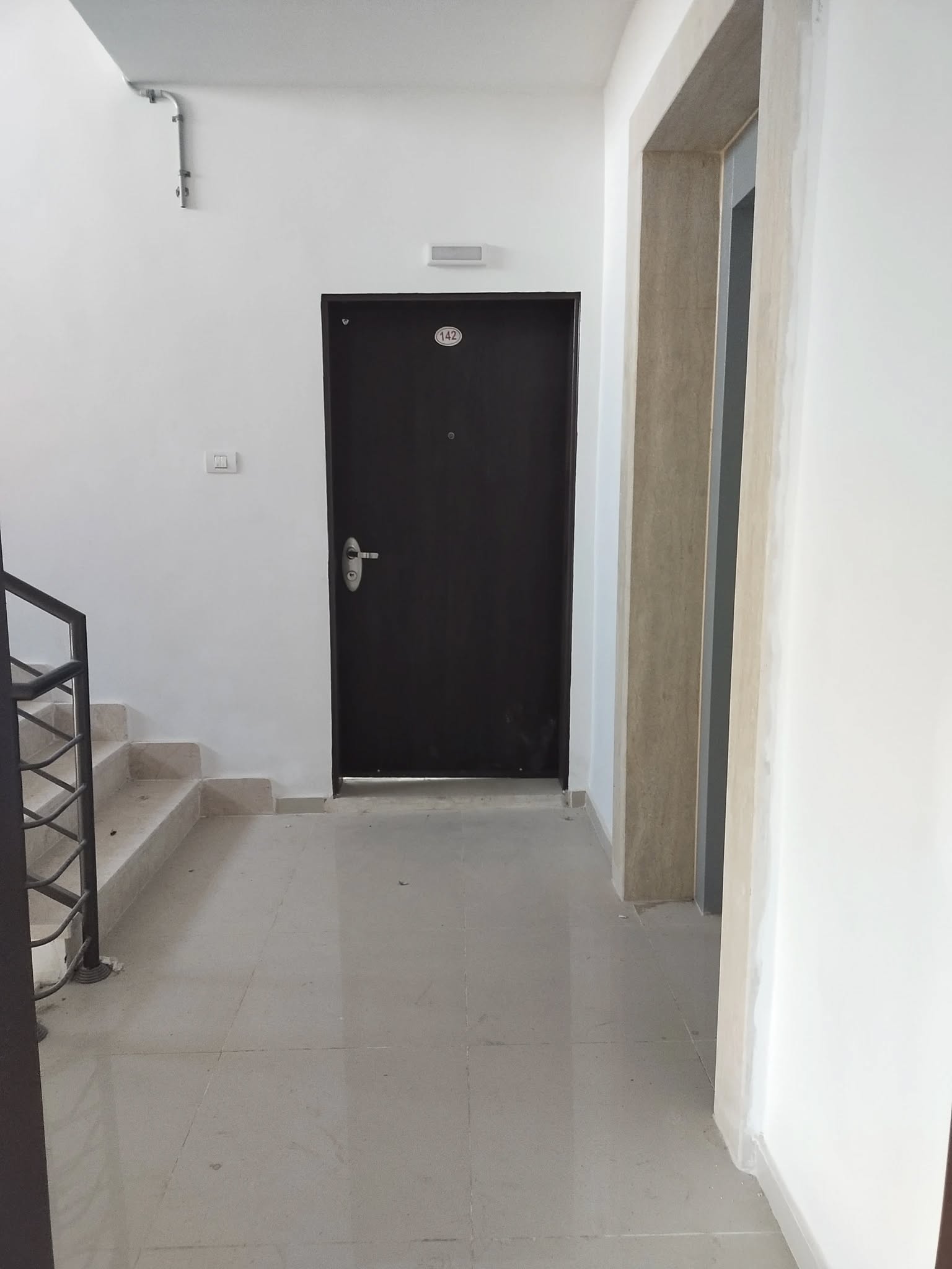 شقه غير مفروشة للبيع