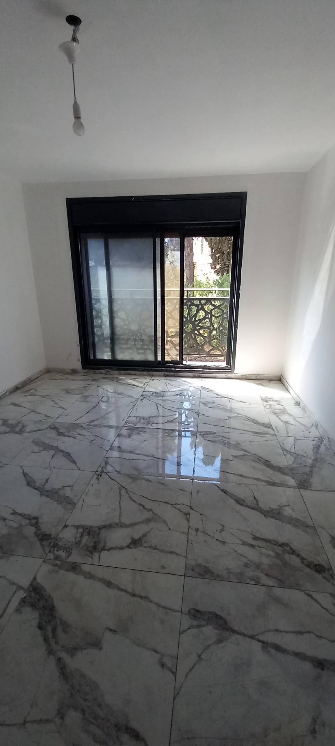 شقه مشطبة للبيع