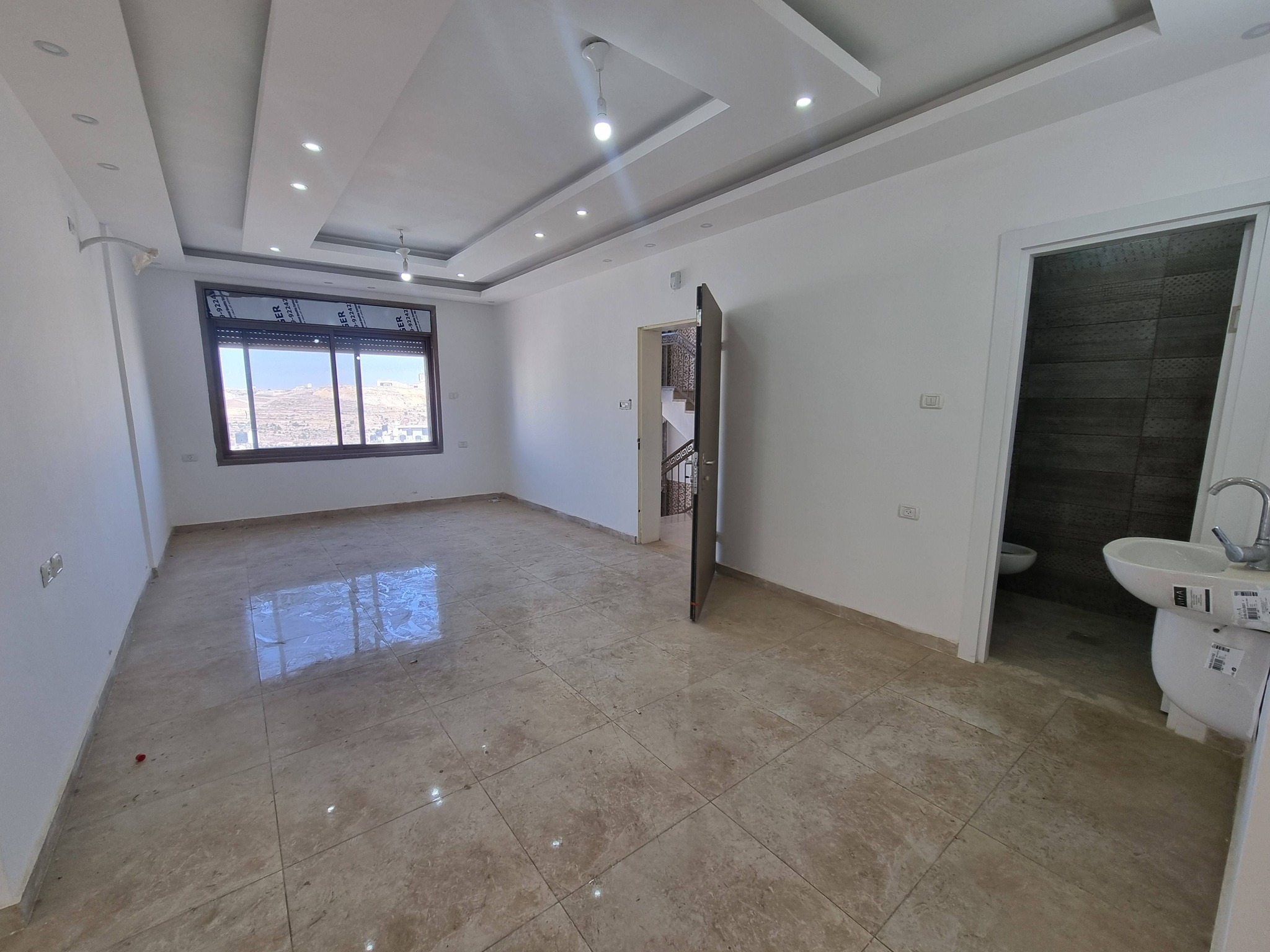 شقه غير مفروشة للبيع