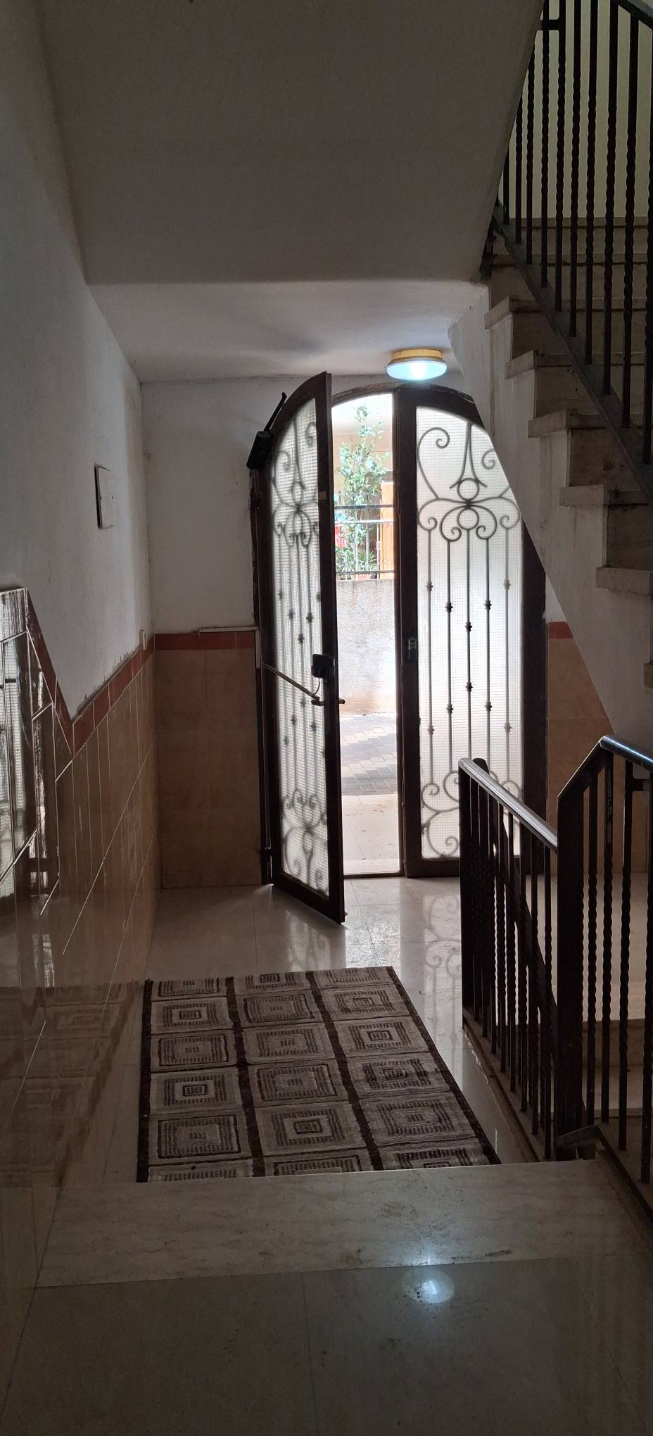 شقة أرضية مفروشة للبيع