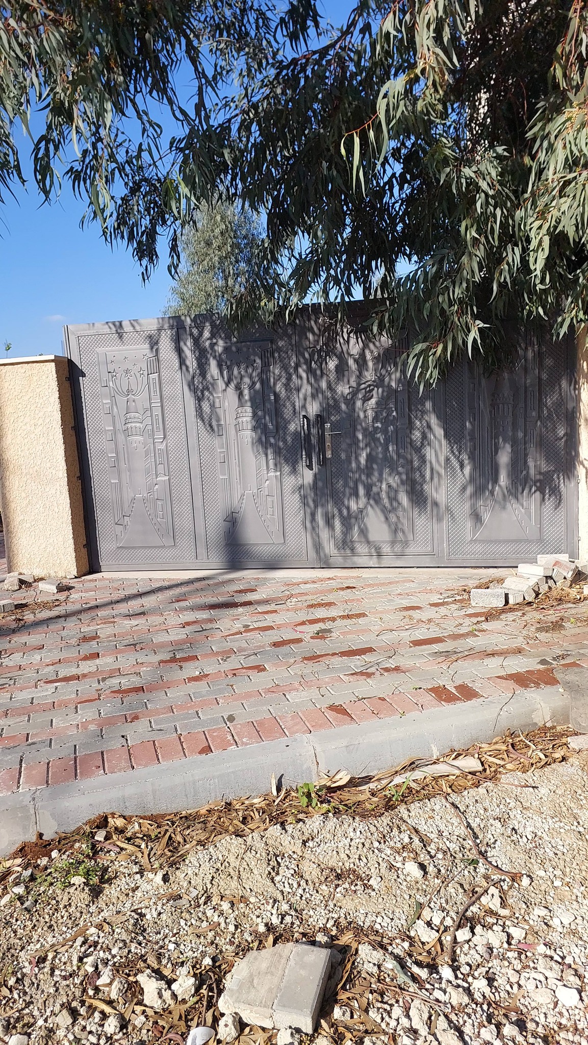 شقة أرضية غير مفروشة للبيع