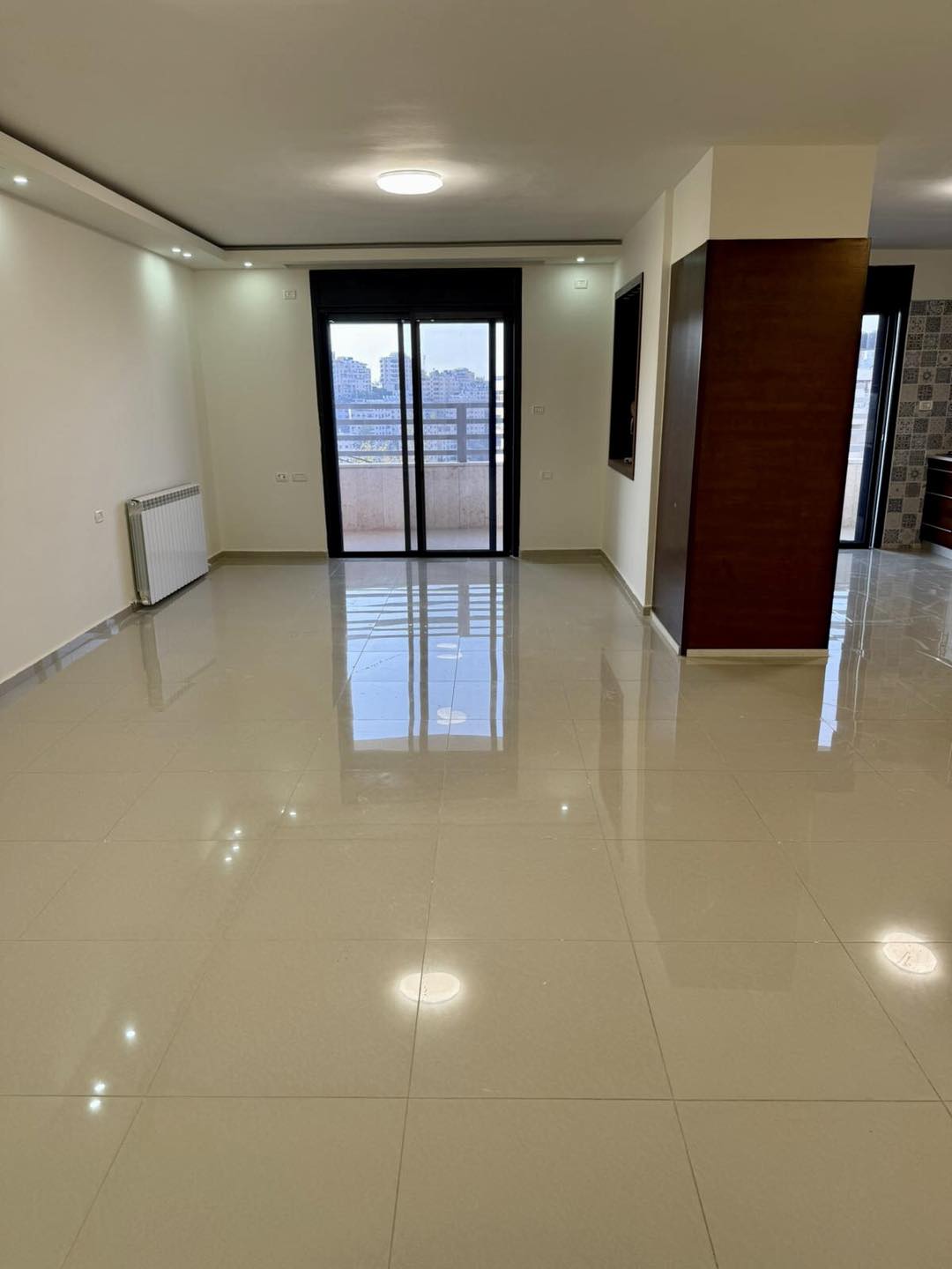 شقه غير مفروشة للبيع