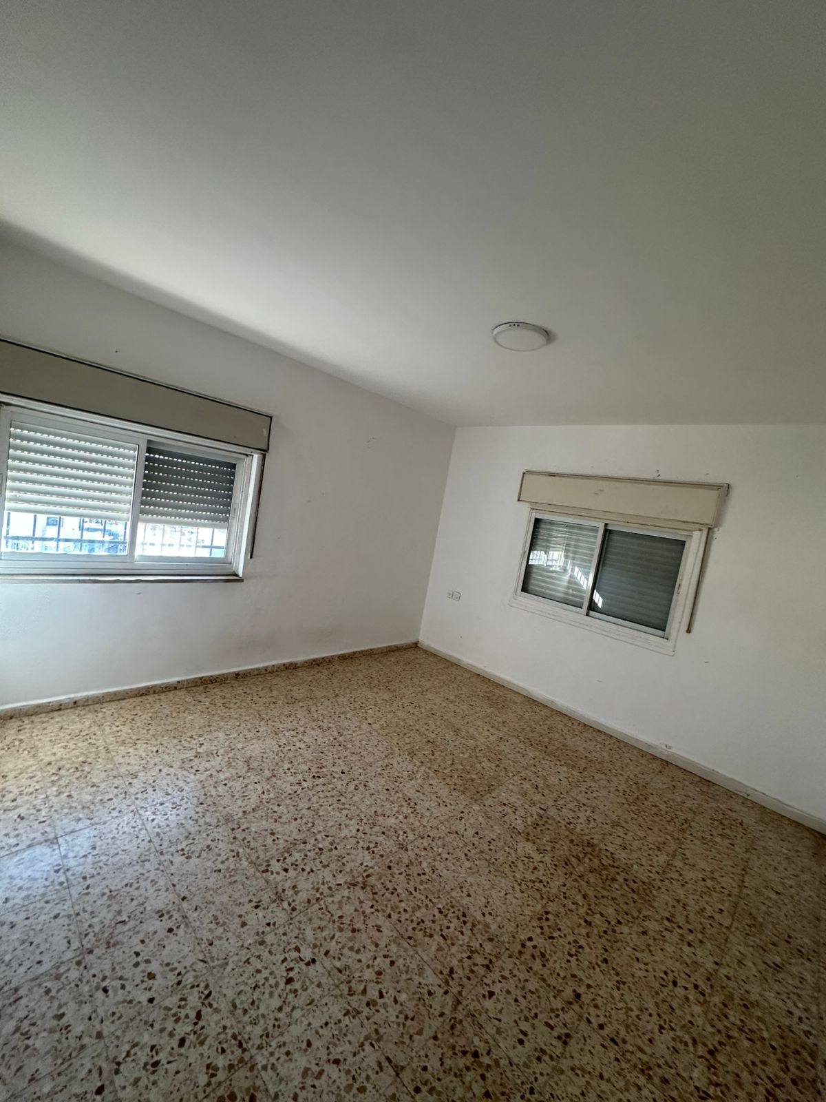 شقه غير مفروشة للايجار