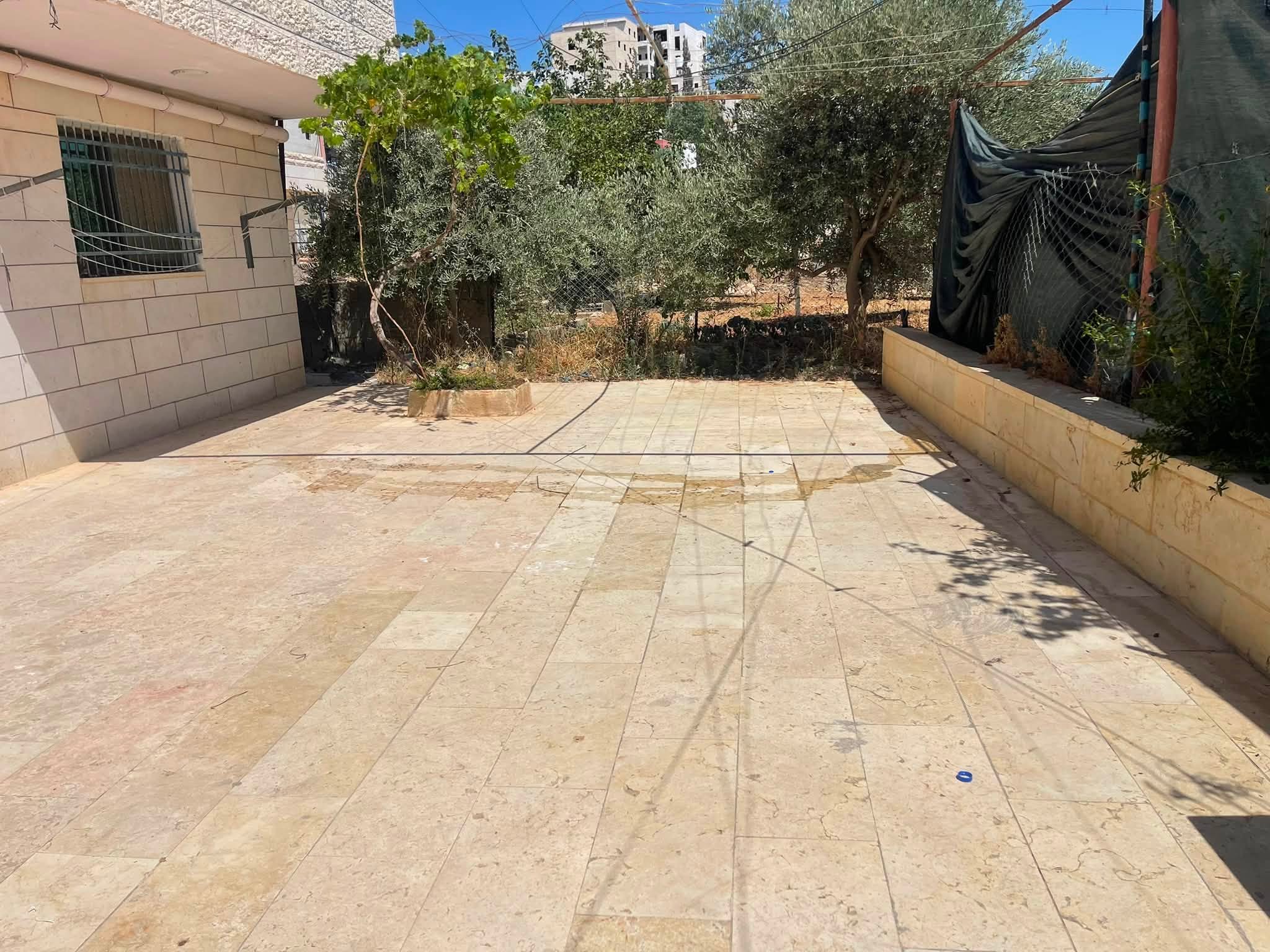 شقة أرضية غير مفروشة للايجار