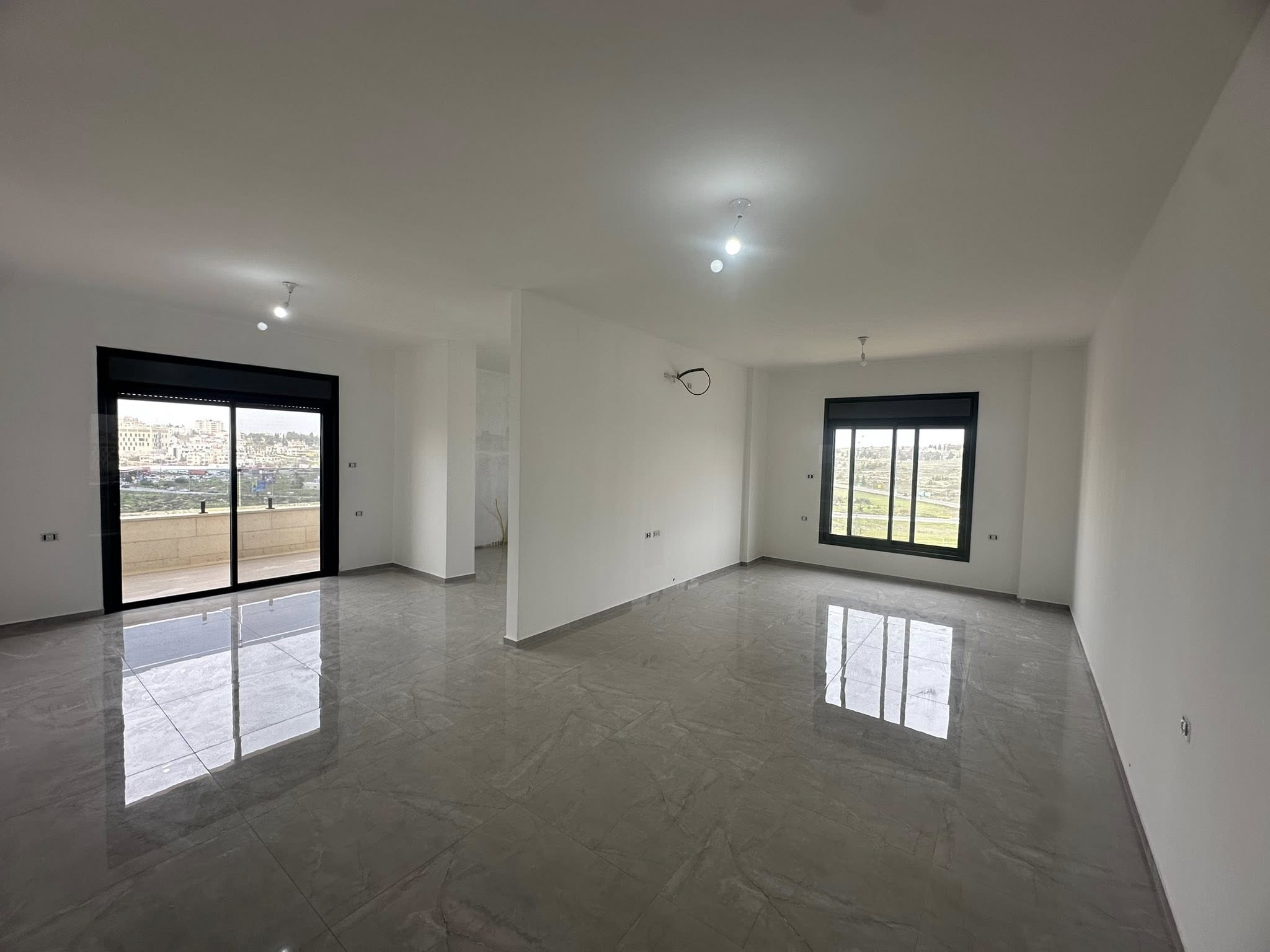 شقه غير مفروشة للبيع