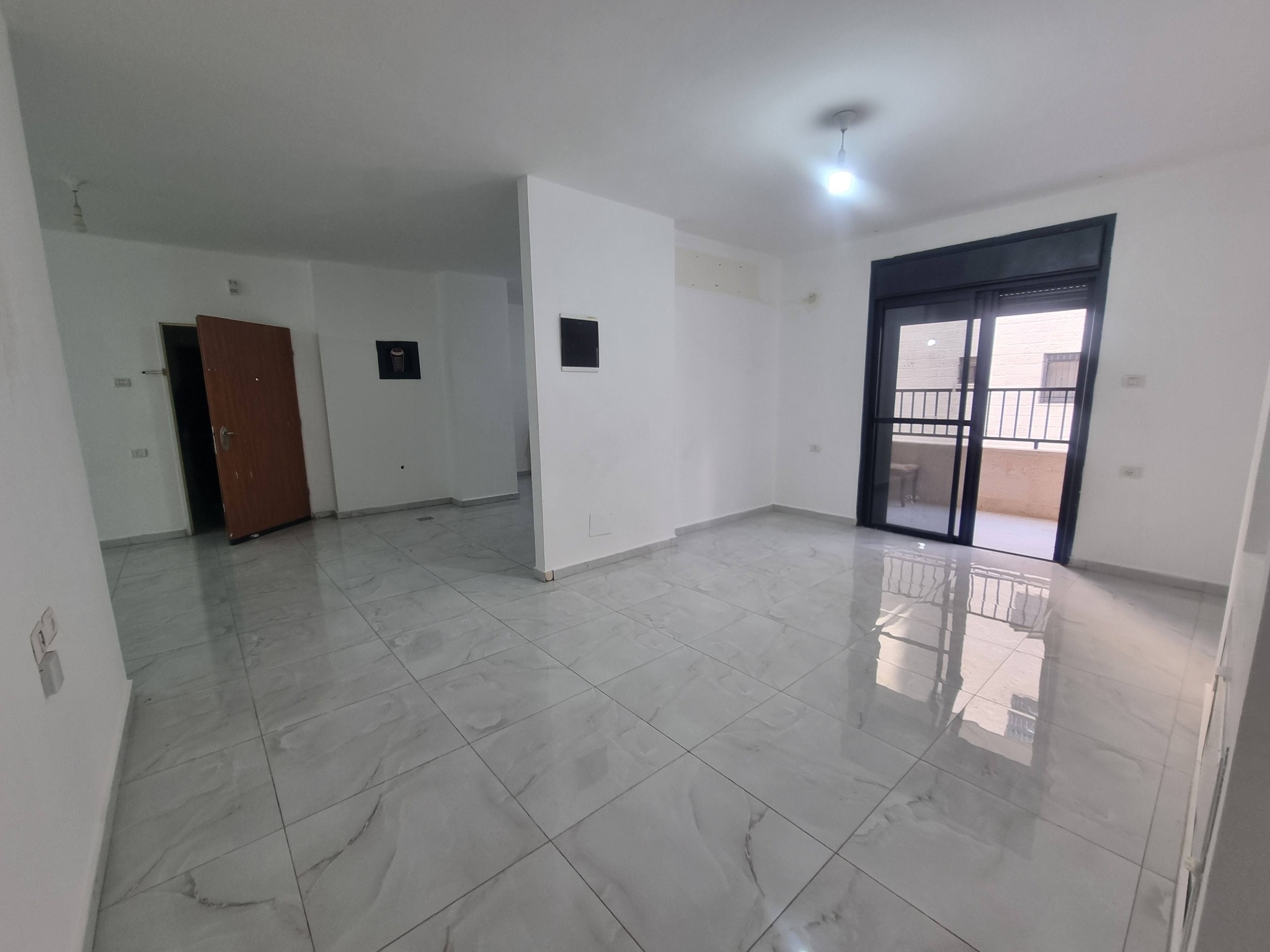 شقه غير مفروشة للايجار