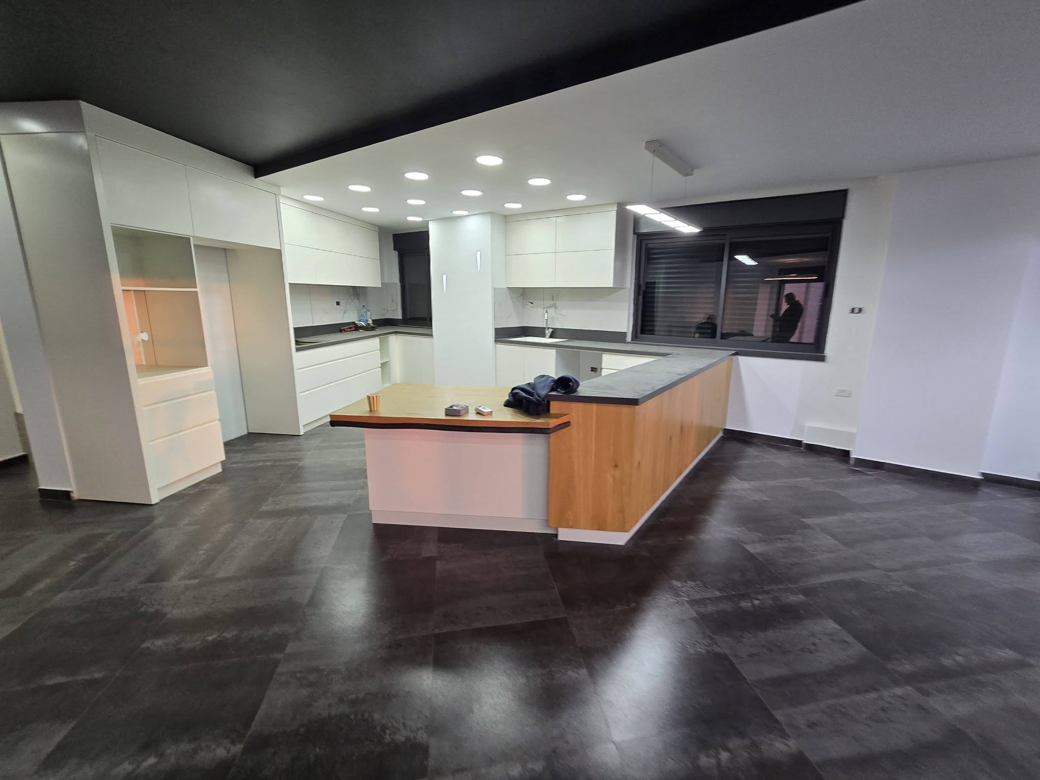 رووف غير مفروش للبيع