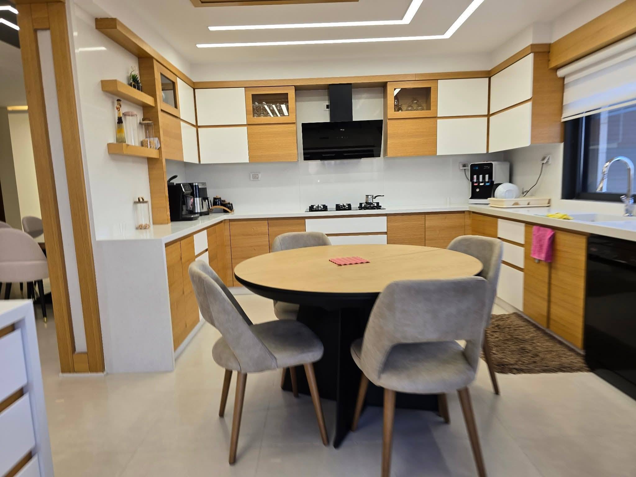 رووف غير مفروش للبيع