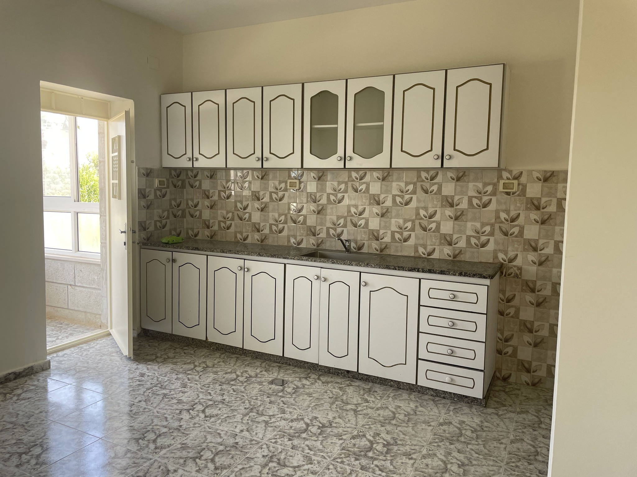 شقه غير مفروشة للبيع