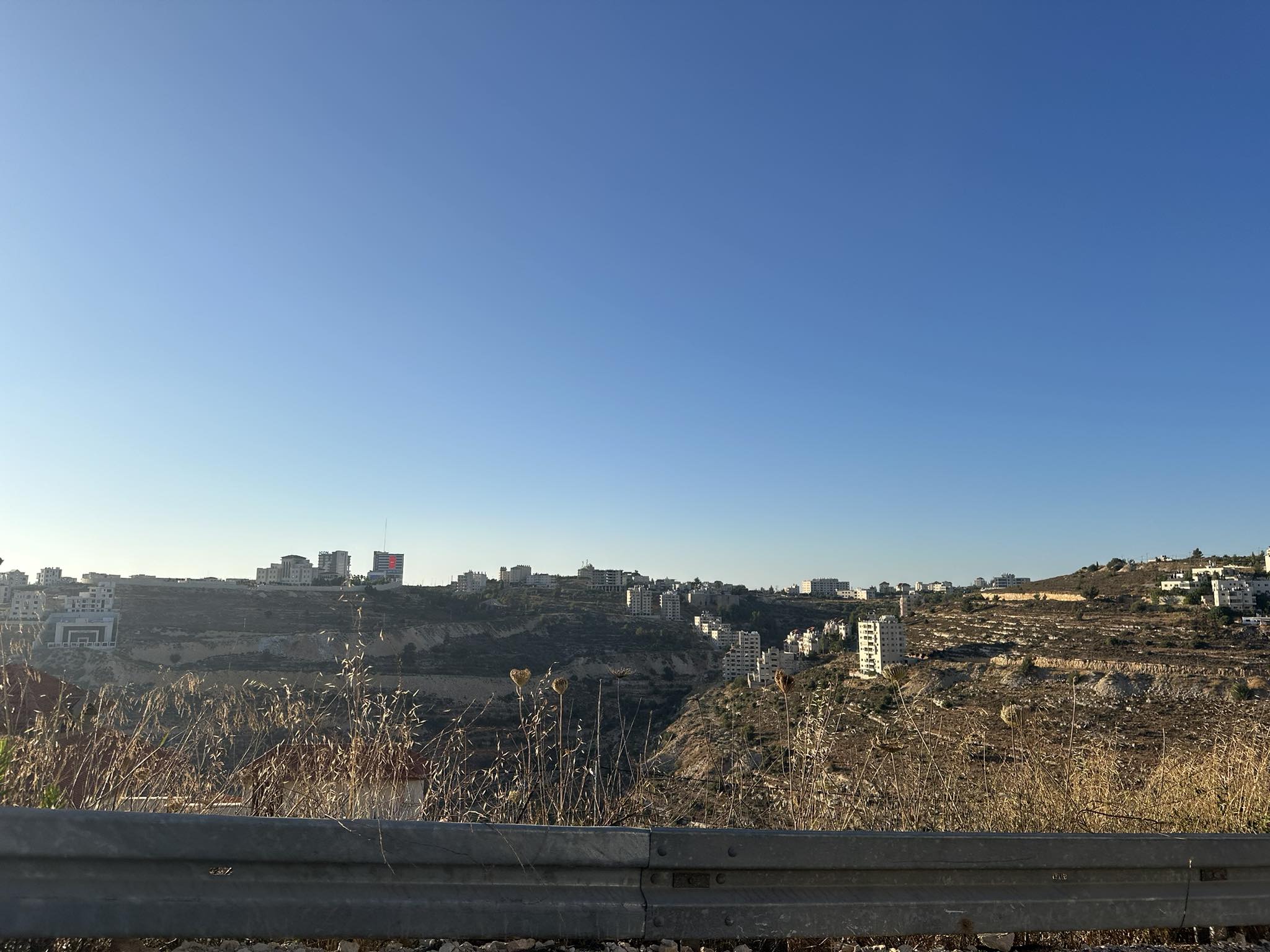 أرض للبيع  660 متر مربع