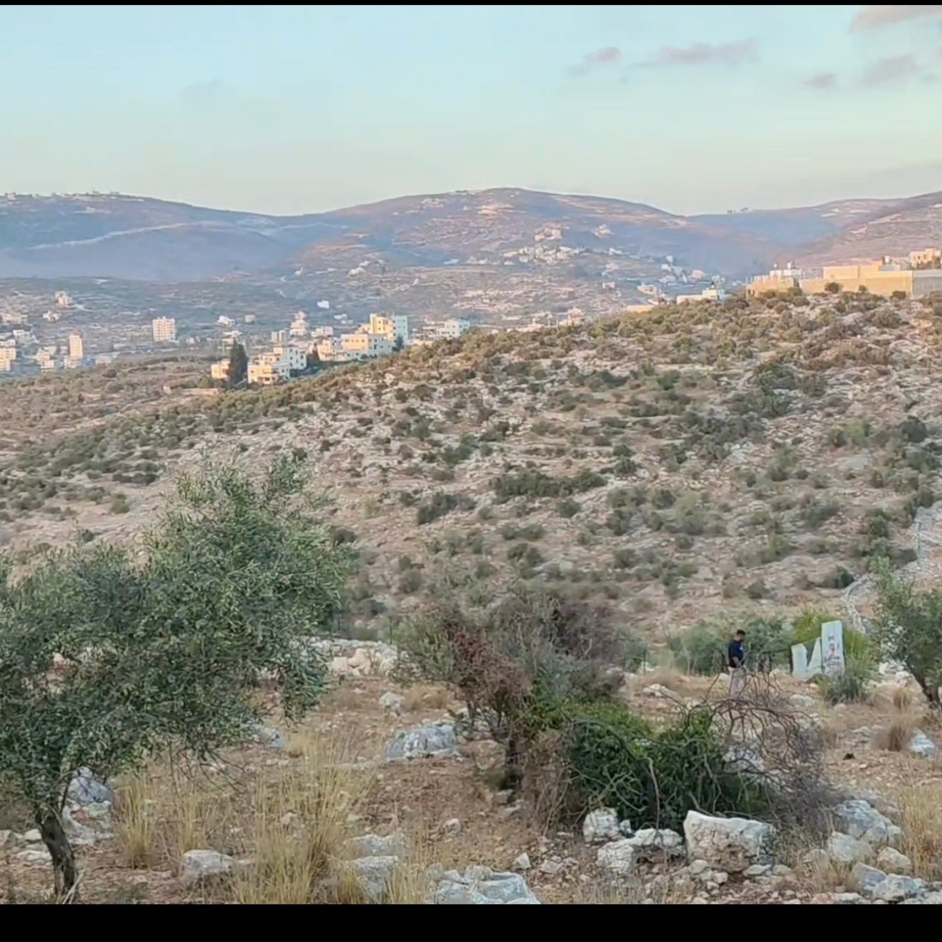 أرض للبيع 1101متر مربع