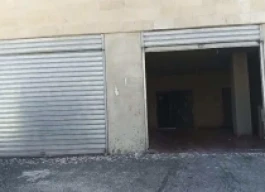 محلات عدد 2 على الشارع الرئيسي