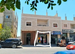 محل تجاري مع سدة للبيع