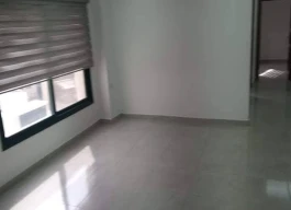 مكاتب للإيجار على الشارع الرئيسي