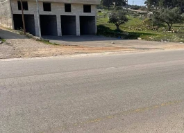 4 محلات تجارية مع سدة