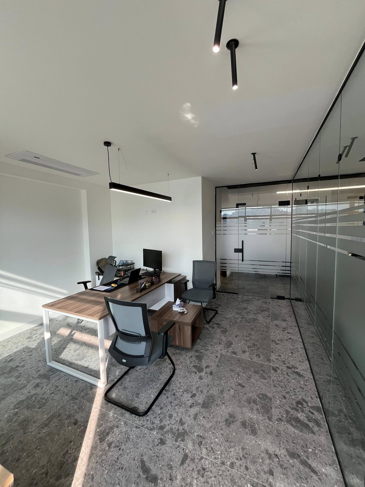 مكتب - للإيجار