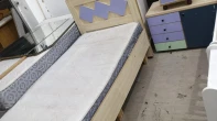 غرفه نوم ناعمه مرتبه خشب نظيف