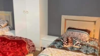 سريرين مفرد وخزانة دفتين وكومادينة ٢