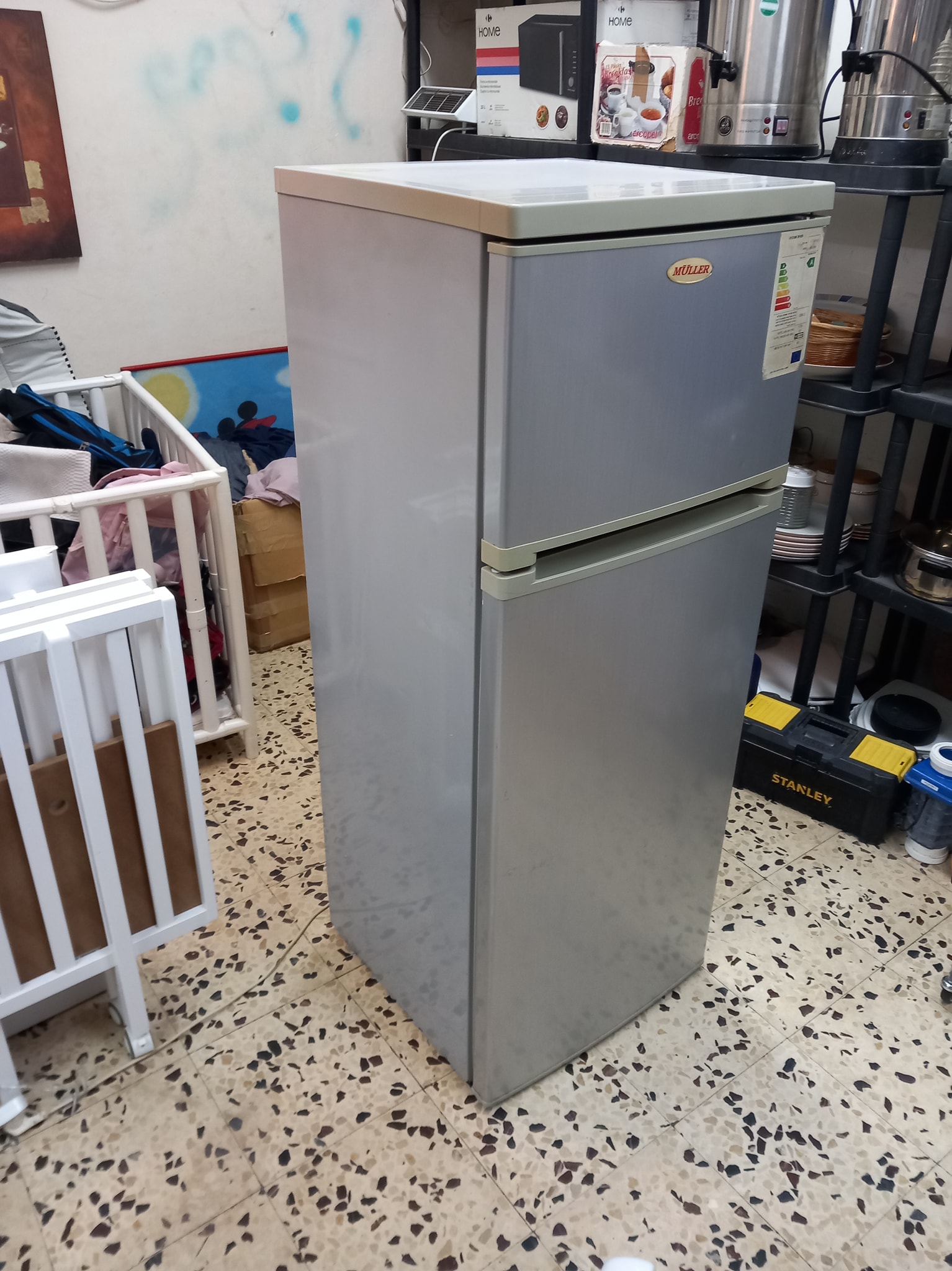 ثلاجة حجم صغير