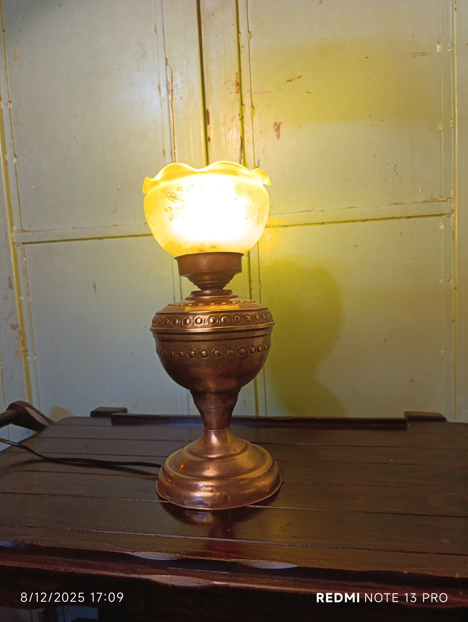 تيبل لامب نحاسي أنتيك