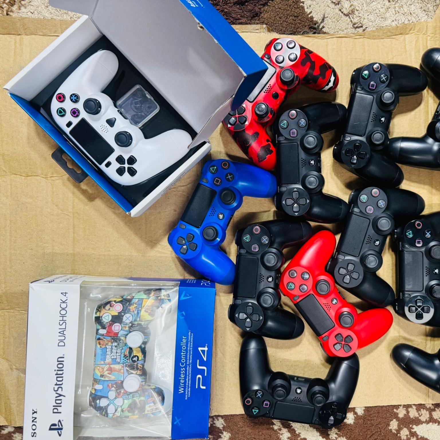 ايدين بلاستيشن 4 للبيع