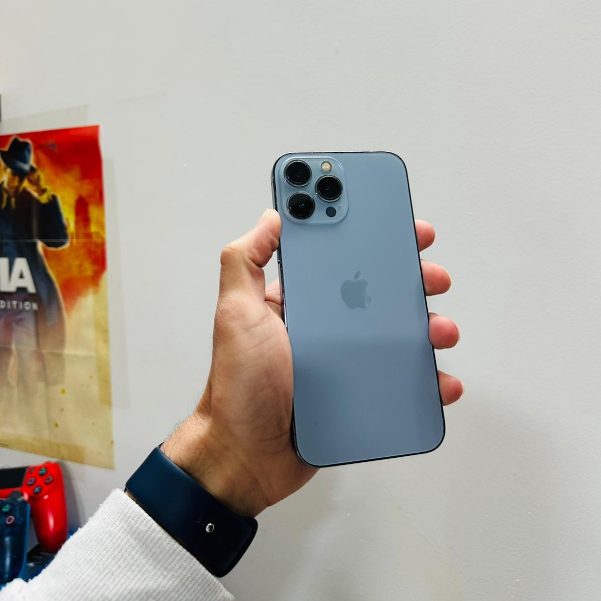 ايفون 13 بروماكس