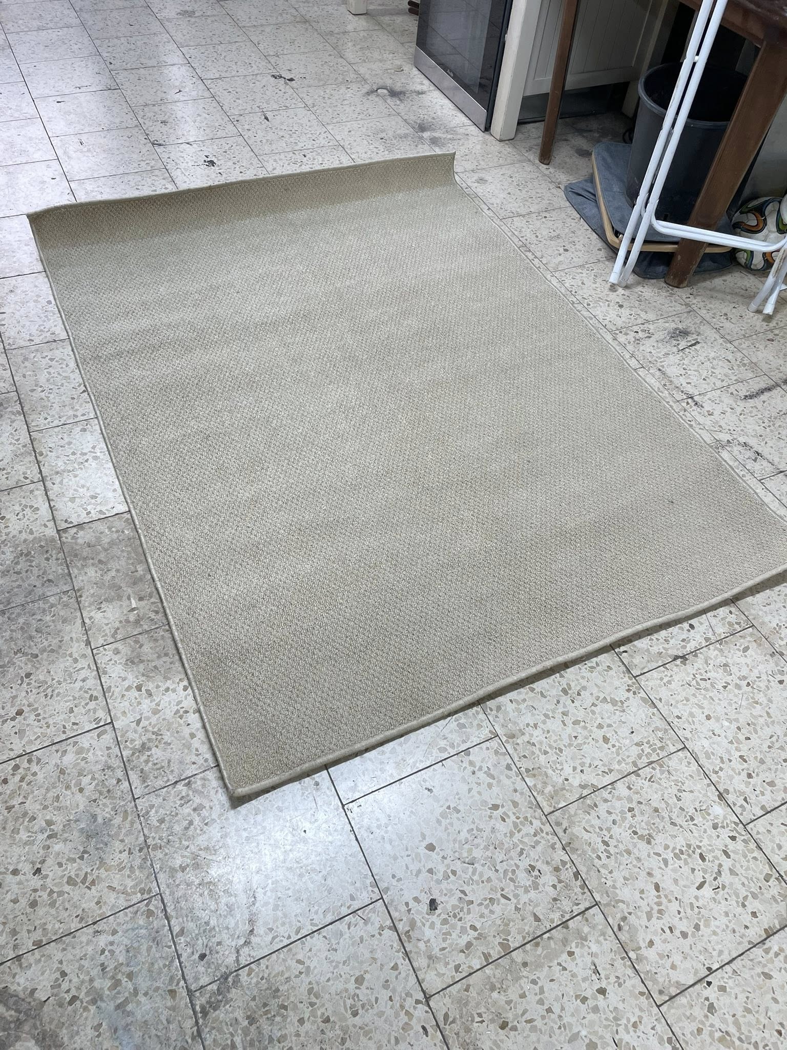 قطعة سجاد قياس 180/130 نظيفة