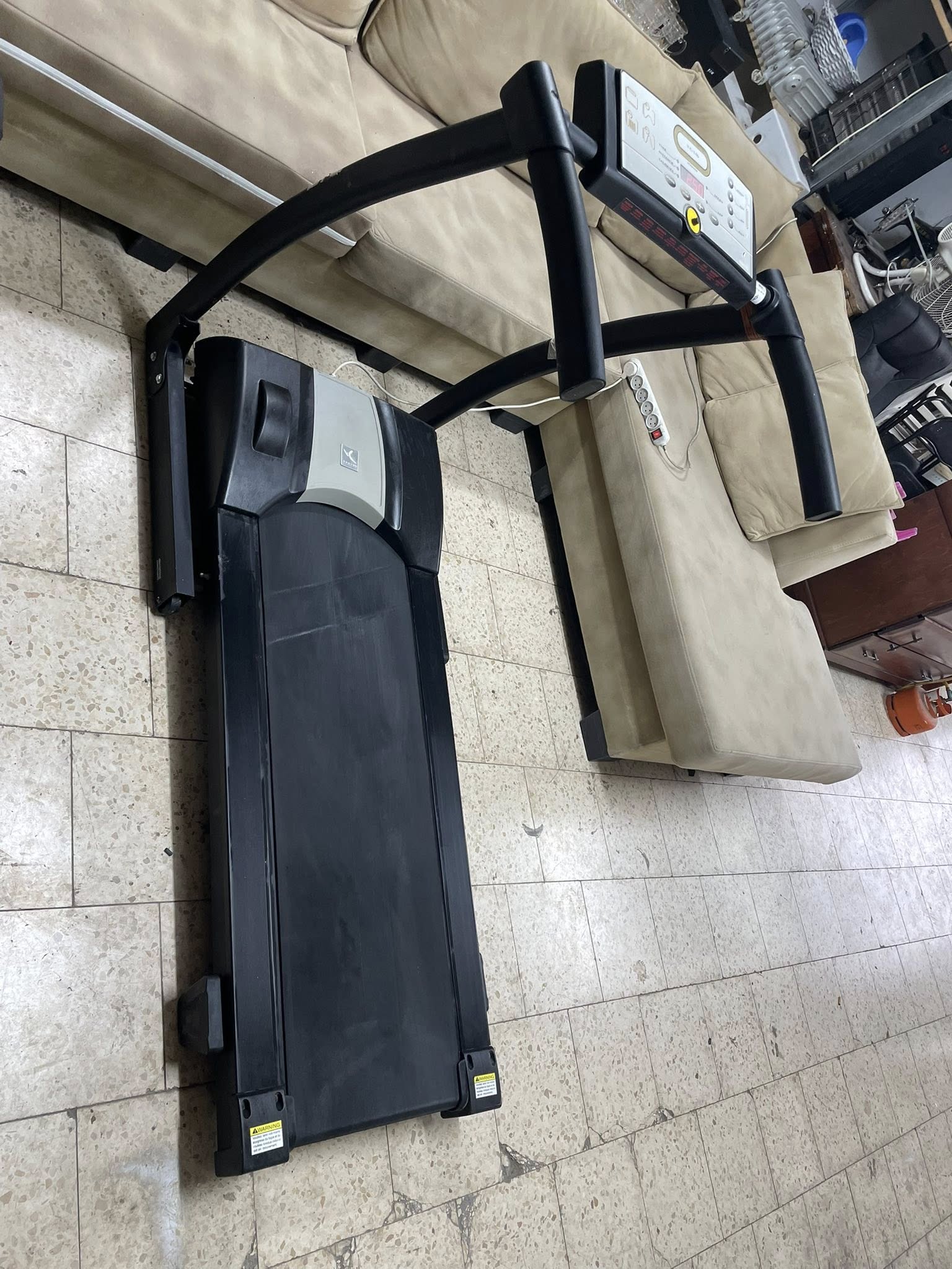 جهاز المشي والركض نظيف وشغال مية بالمية