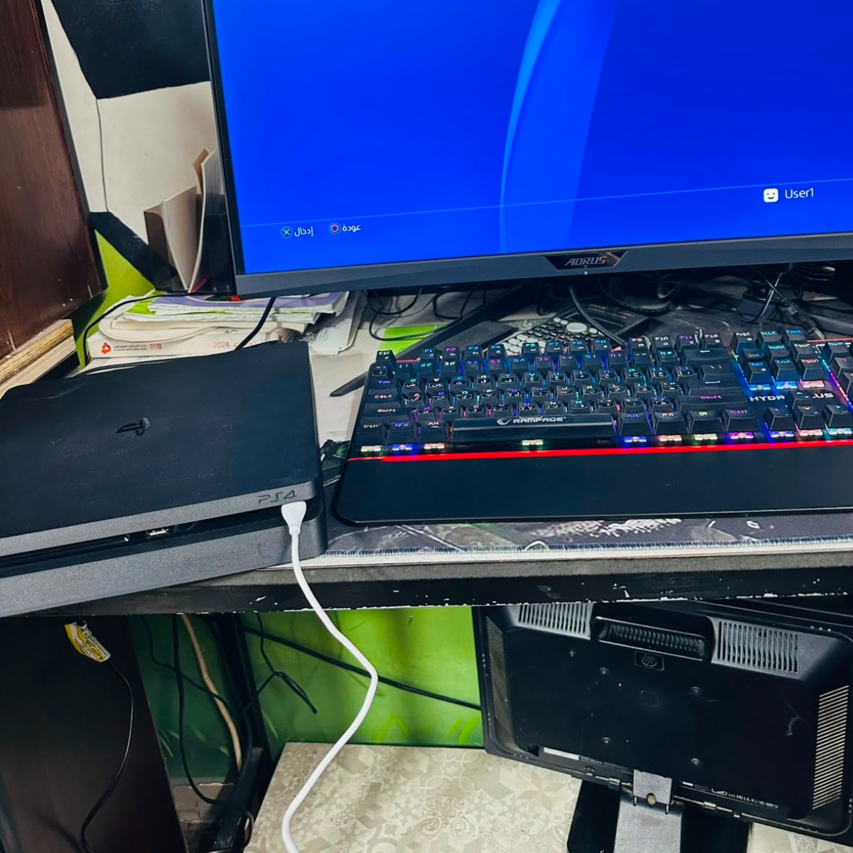 Playstation 4 Slim ( قابل للتهكير )